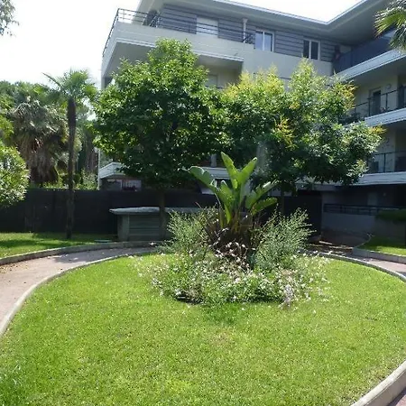 2 Bedroom Near