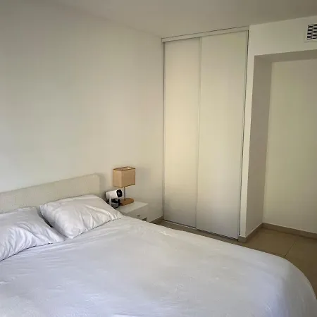 2 Bedroom Near Daire Mandelieu