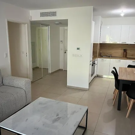 2 Bedroom Near