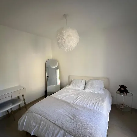 2 Bedroom Near Daire Mandelieu